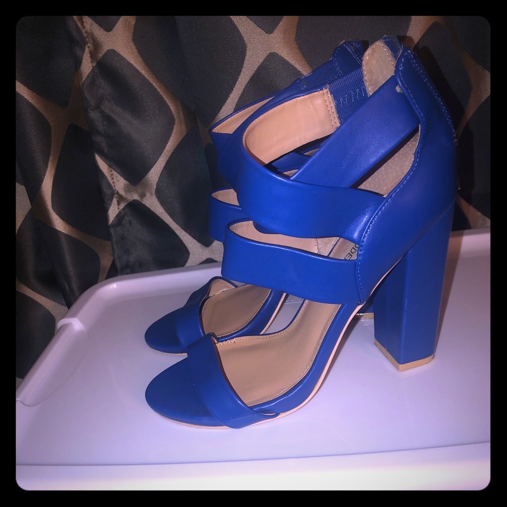 Blue strapped sandals